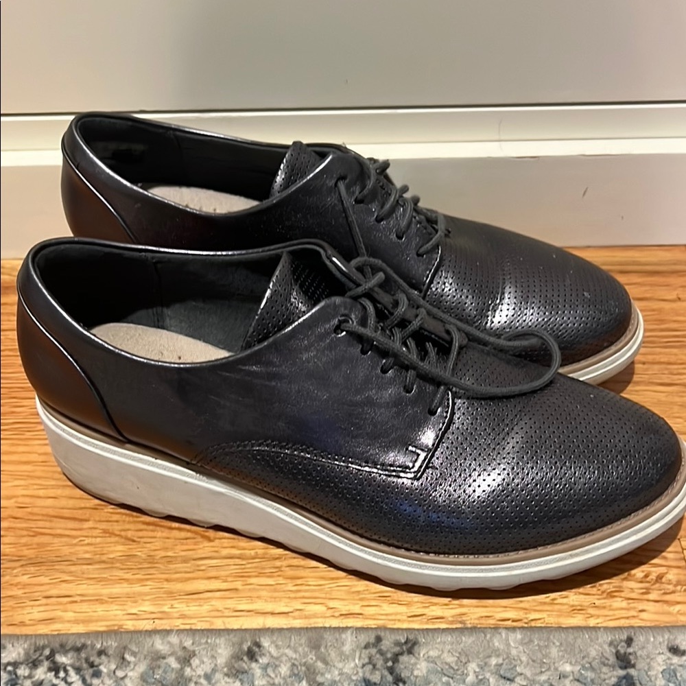 Collection by Clark’s Iltimate Comfort Oxfords W’s Size 8